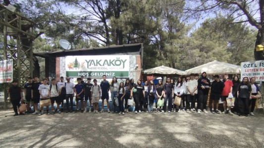 İZMİR FEN BİLİMLERİ BORNOVA ANADOLU LİSESİ 9 VE 10. SINIF ÖĞRENCİLERİ, BAHARIN GELİŞİNİ KEYİFLE GERÇEKLEŞTİRDİKLERİ PİKNİK İLE KARŞILADILAR