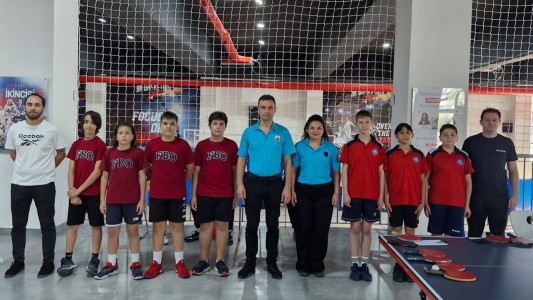 İLÇE MASA TENİSİ TURNUVASI'NDAN GURULANDIRAN BAŞARI
