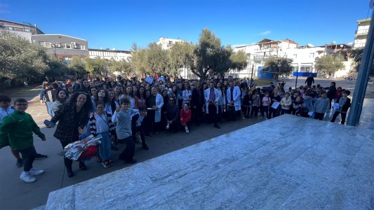 ÖĞRENCİLERİMİZİN YÜREĞİNE DOKUNAN KIYMETLİ ÖĞRETMENLERİMİZ, GÜNÜNÜZ SADECE BUGÜN DEĞİL, HER GÜN KUTLU OLSUN!