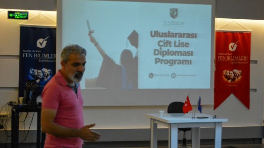 5. VE 9. SINIF VELİLERİMİZE ORYANTOSYON TOPLANTISI GERÇEKLEŞTİRİLİRKEN ANADOLU LİSEMİZİN
