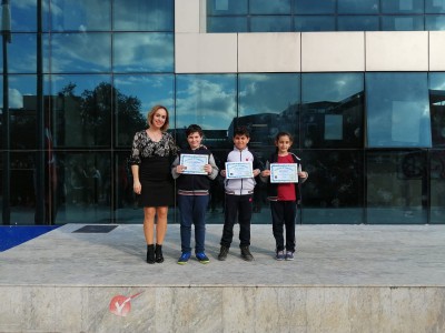 4-A SINIFI ÖĞRENCİLERİNDEN ALKIM ADIGÜZEL,EREN TURAN,NAZ BULUT BİLİŞİM TEKNOLOJİLERİ DERSİNDE CODE.ORG ÜZERİNDEN KODLAMA ÖĞRENDİKLERİ ''KURS 2 '' Yİ BAŞARIYLA TAMAMLAYARAK '' HADİ PARTOVİ '' İMZALI SERTİFİKALARI ALMAYA HAK KAZANDILAR.