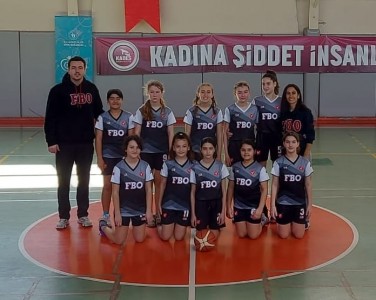 KÜÇÜK KIZLAR BASKETBOL TAKIMIMIZ YARI FİNALDE