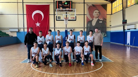 OKUL SPORLARI YILDIZ ERKEKLER BASKETBOL TAKIMIMIZ İLK GRUP MAÇINDAN GALİBİYET ALMIŞTIR.
