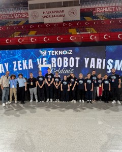 TC İZMİR VALİLİĞİ VE İZMİR İL MİLLİ EĞİTİM MÜDÜRLÜĞÜ TARAFINDAN ORGANİZE EDİLEN I. TEKNOİZ YAPAY ZEKA VE ROBOT YARIŞMASINDA TAKIMLARIMIZDAN BÜYÜK BAŞARI