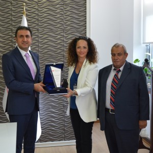 FEN BİLİMLERİ EĞİTİM KURUMLARI İZMİR YÖNETİCİLERİ VE KURUCULARI SAYIN AHMET ARIKAN BAŞKANLIĞINDA, İZMİR'E YENİ ATANAN İL MİLLİ EĞİTİM MÜDÜRÜ SN. MURAT MÜCAHİT YENTÜR'Ü MAKAMINDA ZİYARET ETTİ.