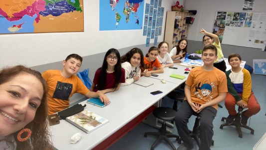 ÖZEL FEN BİLİMLERİ BORNOVA ORTAOKULU ETWINNING KULÜBÜMÜZ İKİ PROJEYLE ÇALIŞMALARINA DEVAM EDİYOR 