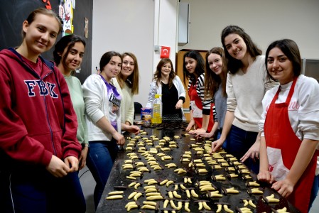 ÖZEL FEN BİLİMLERİ BORNOVA ANADOLU LİSESİ OLARAK Pİ GÜNÜNÜ KUTLADIK!