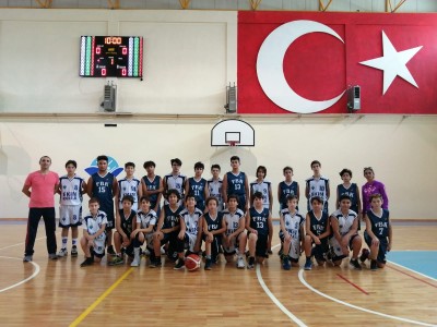 YILDIZ BASKETBOL TAKIMIMIZ EKİN KOLEJİ İLE MÜCADELE DOLU BİR HAZIRLIK MAÇI YAPMIŞTIR. TAKIMIMIZI MİSAFİR EDEN EKİN OKULLARINA EV SAHİPLİĞİNDEN DOLAYI TEŞEKKÜR EDER İKİ TAKIMADA BAŞARILAR DİLERİZ...