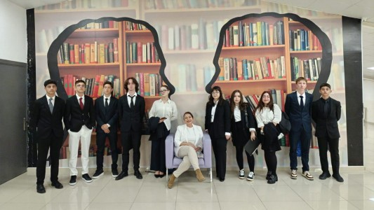 FEN BİLİMLERİ BORNOVA ANADOLU LİSESİ ÖĞRENCİLERİ MODEL UNITED NATIONS (MUN) ORGANİZASYONUNDA BÜYÜK BAŞARI ELDE ETTİ