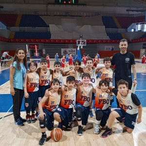 OKUL SPORLARI MİNİK ERKEKLER-A BASKETBOL TAKIMIMIZ TURNUVAYA GALİBİYETLE BAŞLADI.