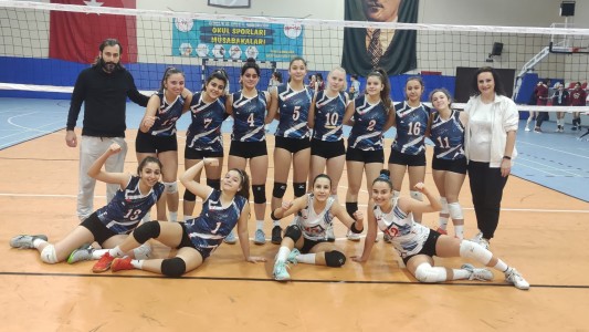 GENÇ KIZLAR VOLEYBOL TAKIMIMIZ GRUBUNDAKİ RAKİPLERDEN OLAN ANTALYA LİSESİNİ 3-0 MAĞLUP ETTİ.